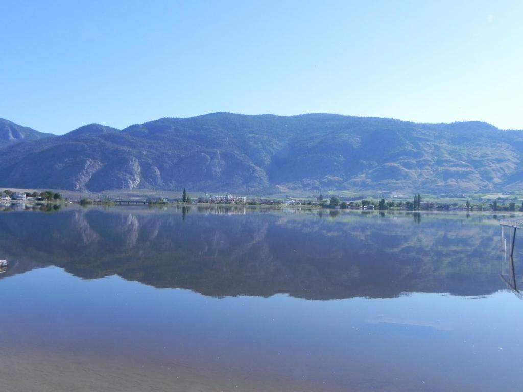 Destiny Beach Resort Osoyoos Exterior foto